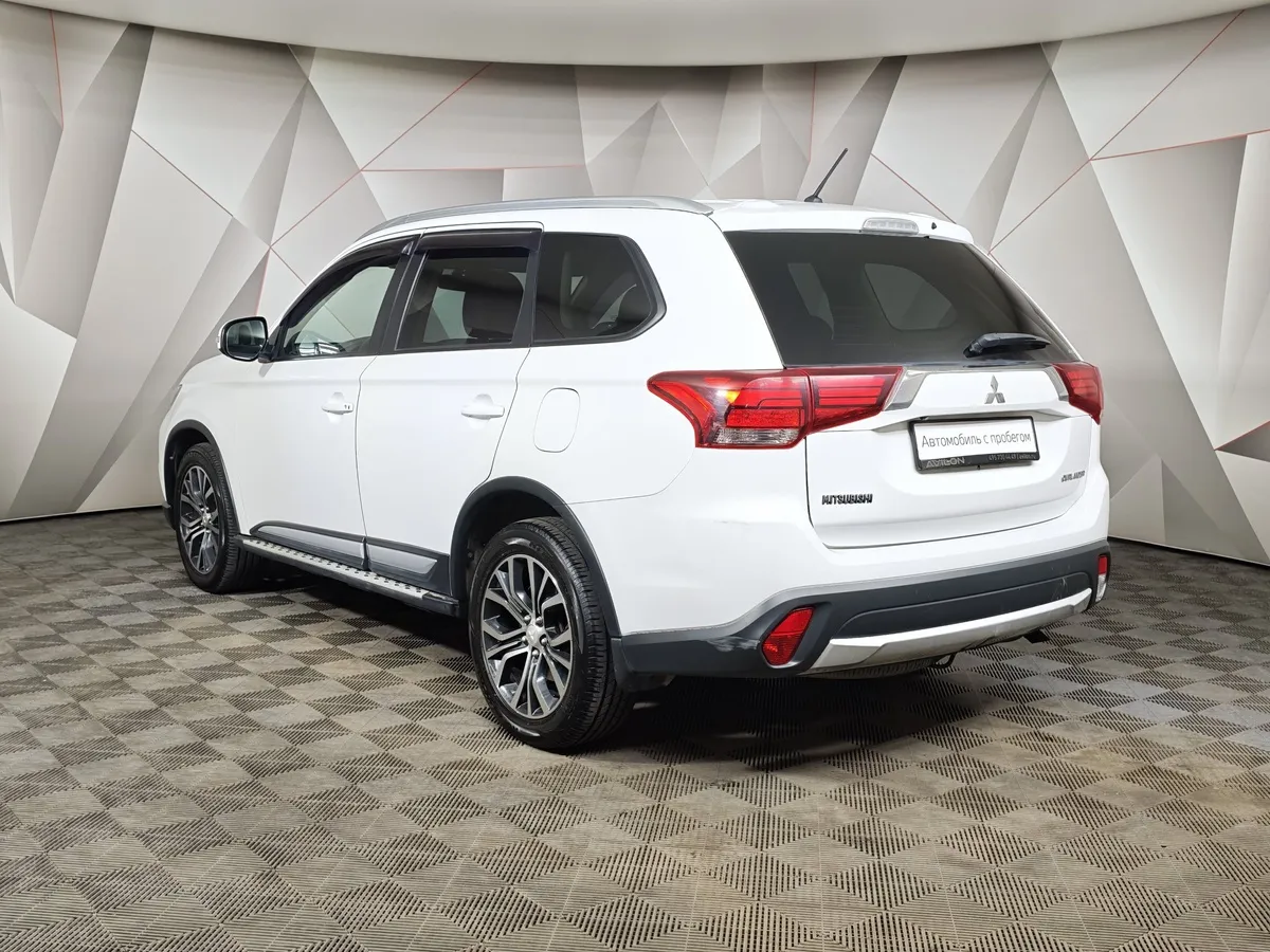 Mitsubishi Outlander 2.0 CVT 4WD (146 л.с.) Белый в АВИЛОН. Слайд №4