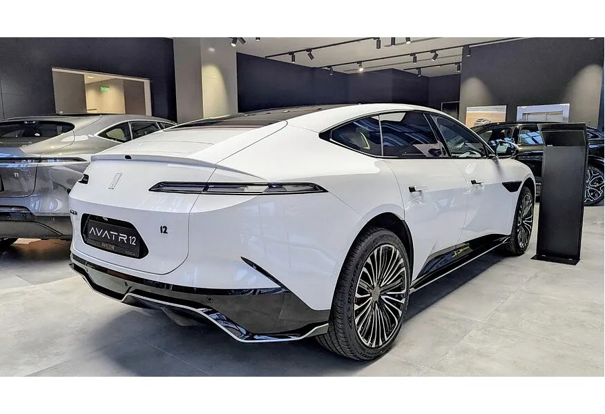 Avatr 12 AT 4WD (578 л.с.) Dual Motor Dynamic Белый в АВИЛОН. Слайд №4