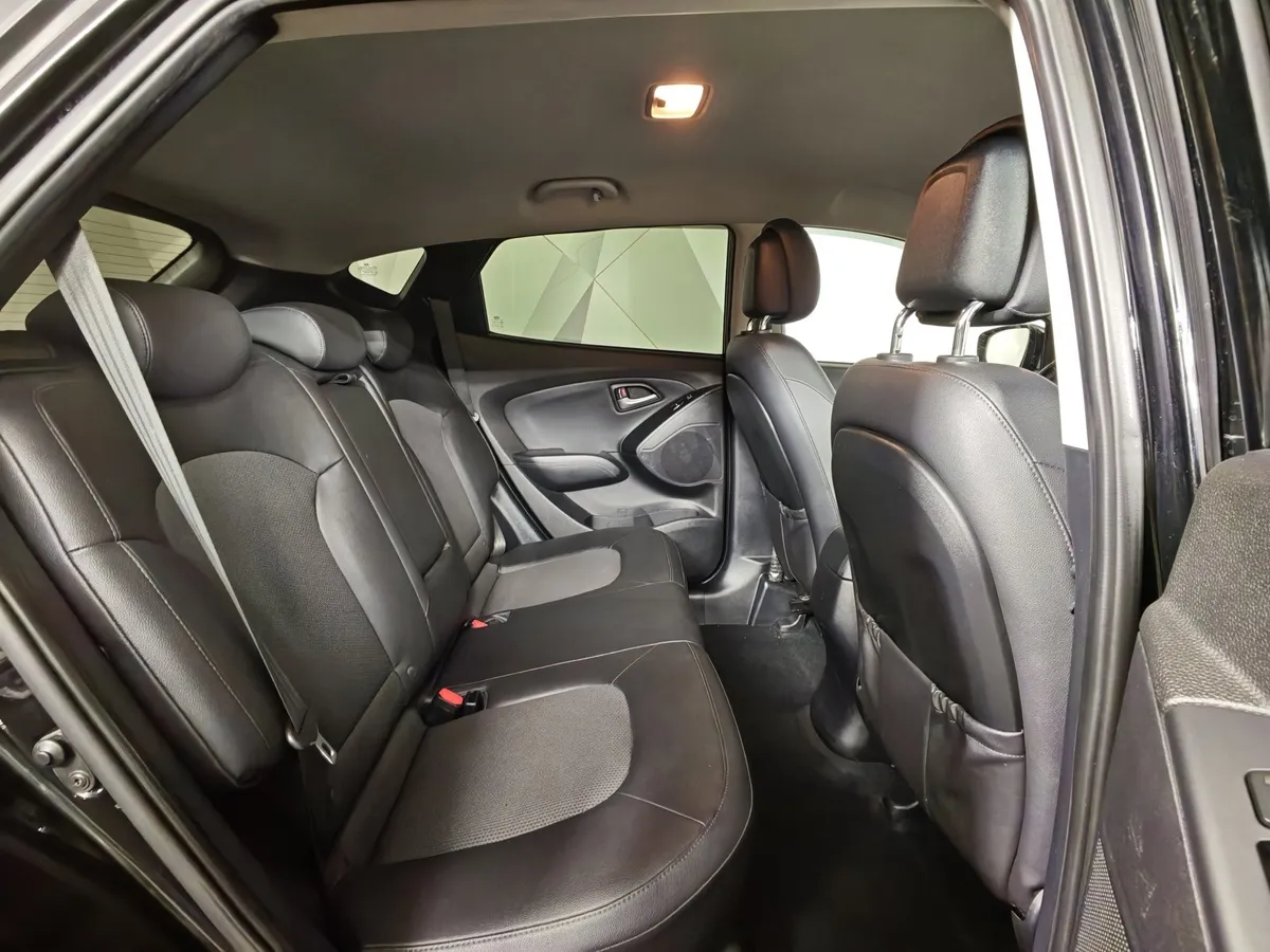 Hyundai ix35 2.0 AT 4WD (150 л.с.) Comfort Черный в АВИЛОН. Слайд №16