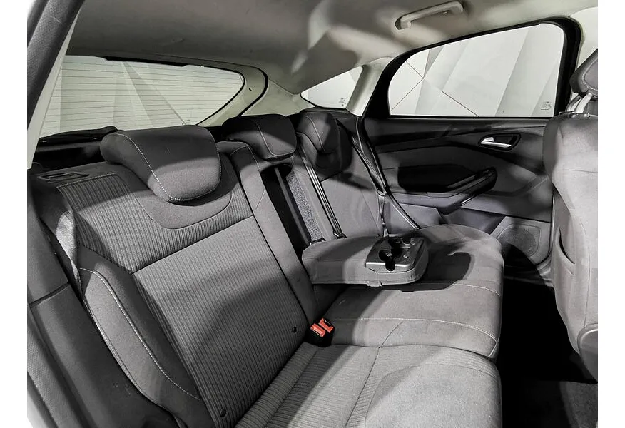 Ford Focus 1.6 PowerShift (125 л.с.) Titanium Серебристый в АВИЛОН. Слайд №16