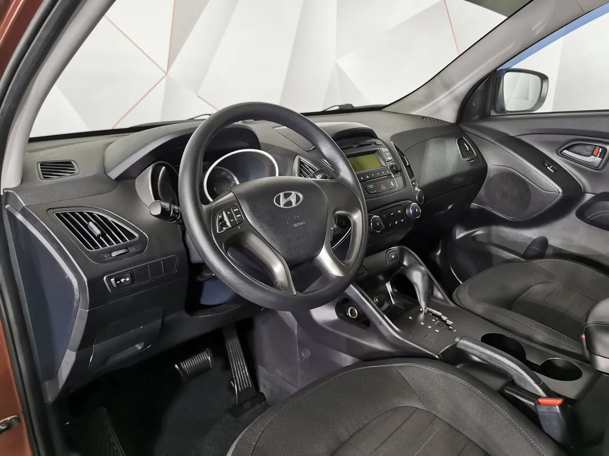 Hyundai ix35 2.0 AT (150 л.с.) Коричневый в АВИЛОН. Слайд №16