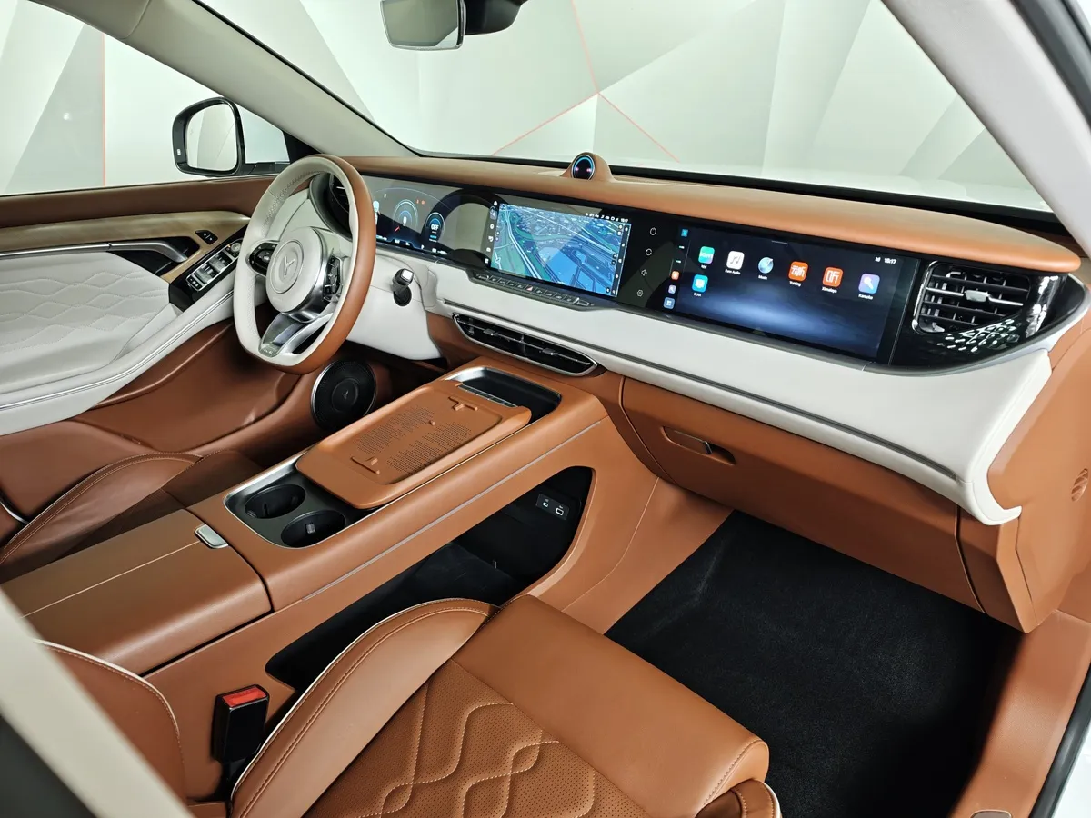 Voyah Free EVR 1.5 AT AWD (489 л.с.) Белый в АВИЛОН. Слайд №20