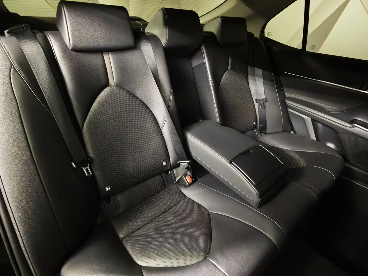 Toyota Camry 2.5 AT (200 л.с.) Черный в АВИЛОН. Слайд №17