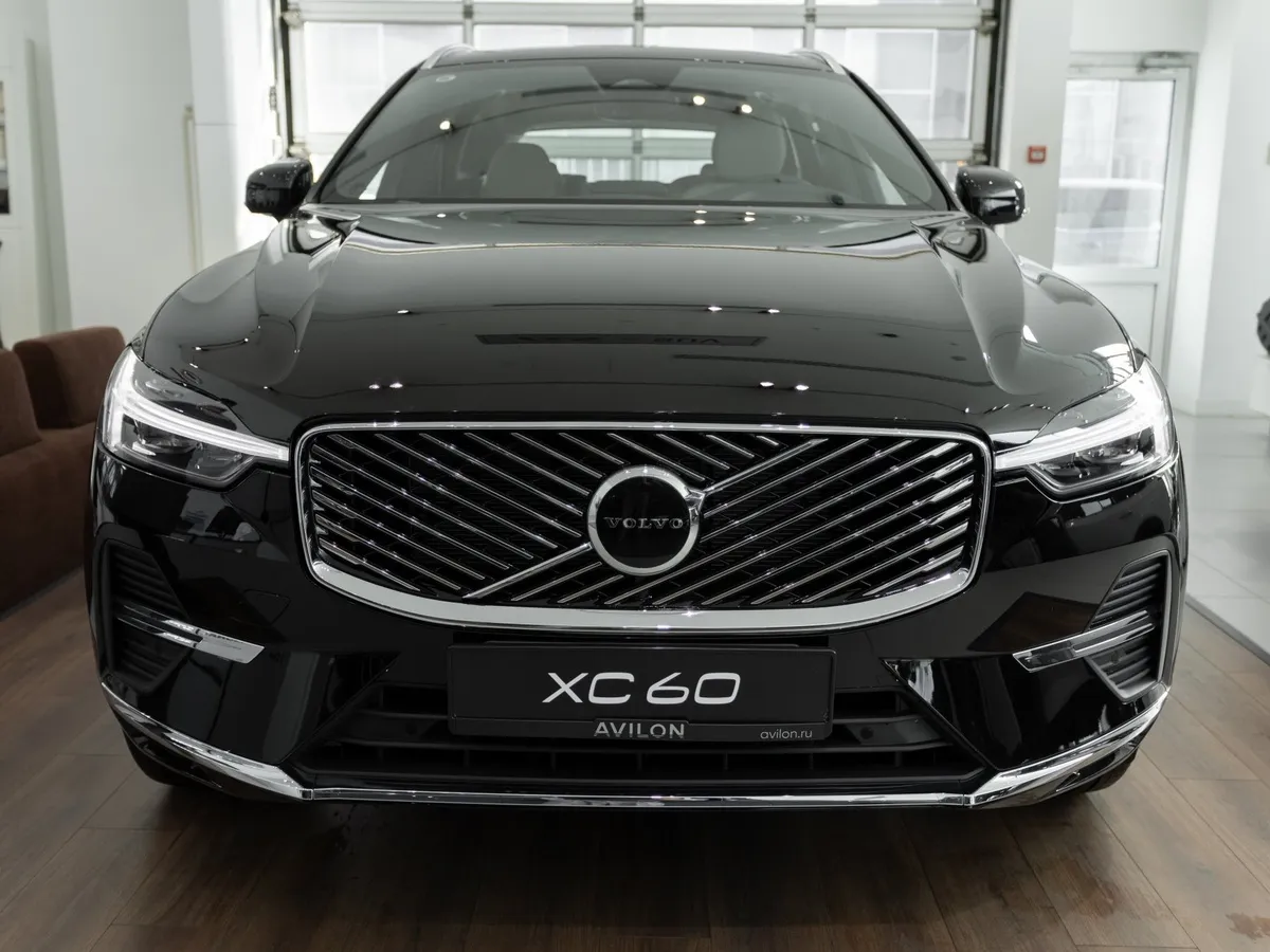 Volvo XC60 2.0 AT AWD (264 л.с.) Luxury Edition Черный в АВИЛОН. Слайд №3