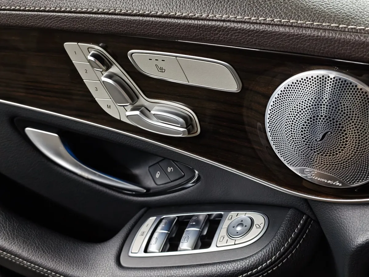 Mercedes-Benz GLC Купе 300 9G-TRONIC 4MATIC (245 л.с.) Sport Черный в АВИЛОН. Слайд №21