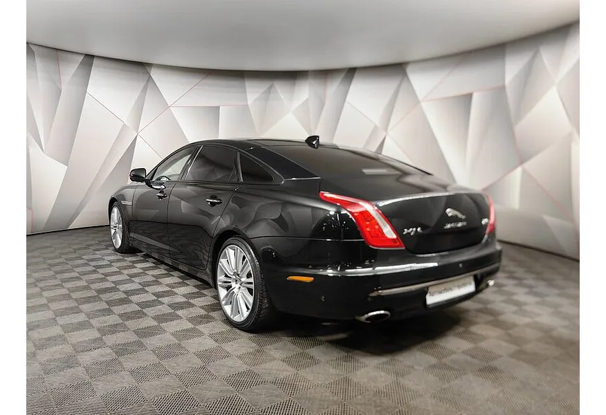 Jaguar XJ 3.0 AT AWD LWB (340 л.с.) Luxury Черный в АВИЛОН. Слайд №4