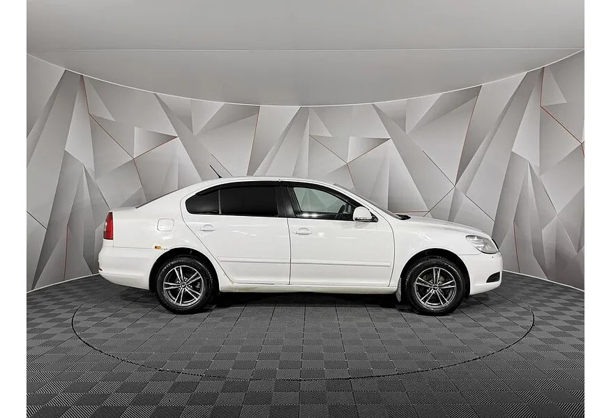 Skoda Octavia 1.6 MPI AT (102 л.с.) Белый в АВИЛОН. Слайд №6