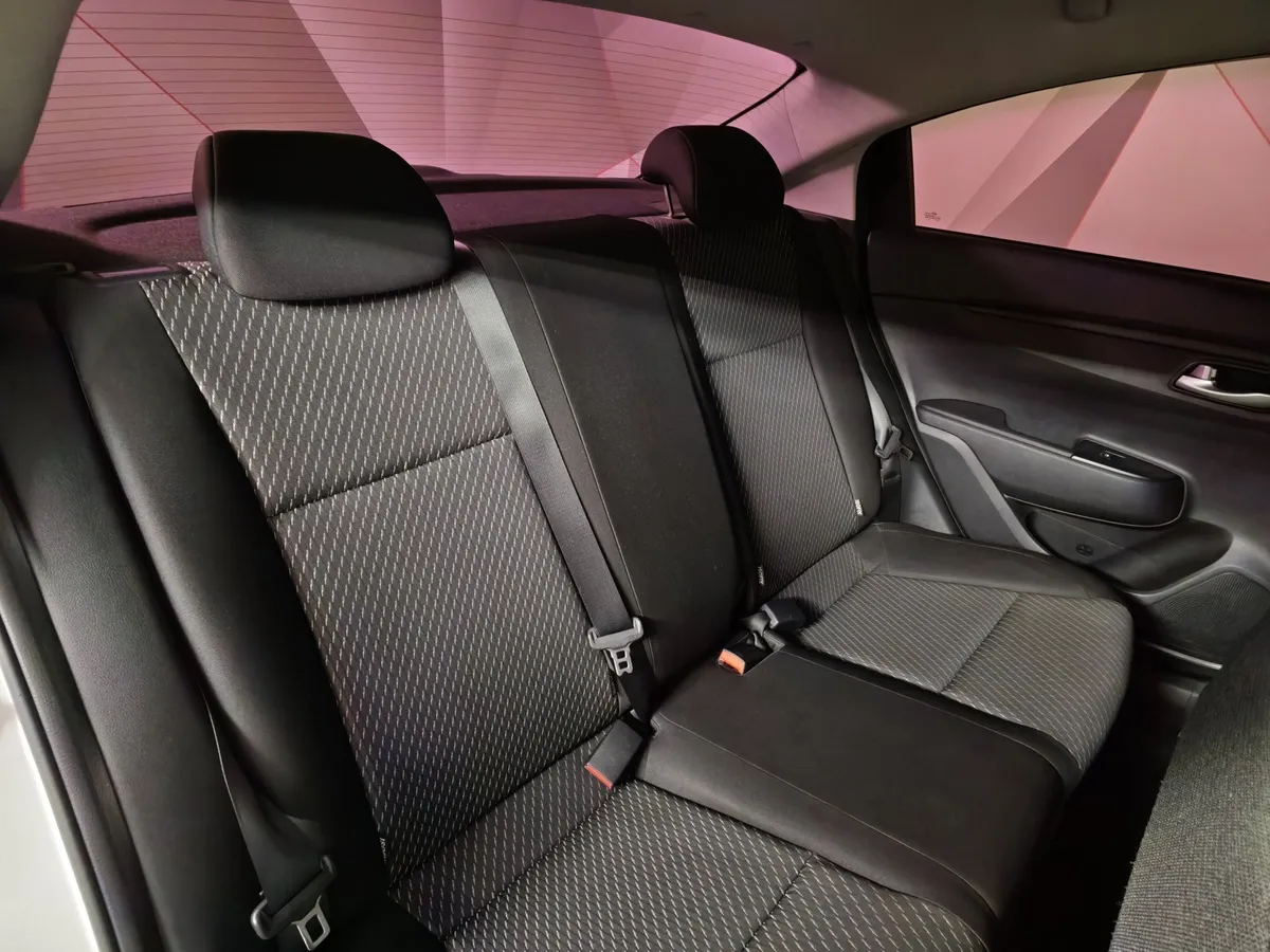 Kia Rio 1.6 AT (123 л.с.) Серебристый в АВИЛОН. Слайд №16