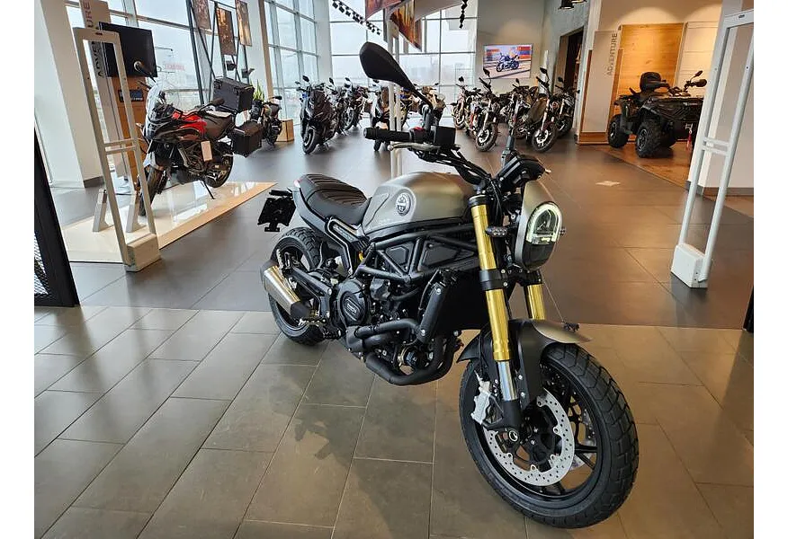 LIVE. Слайд №2