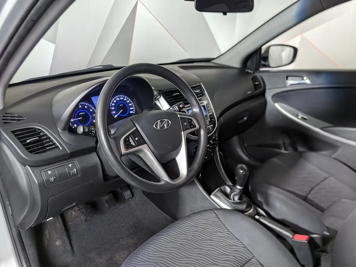 Hyundai Solaris 1.6 MT (123 л.с.) Classic + AC Серебристый в АВИЛОН. Слайд №18