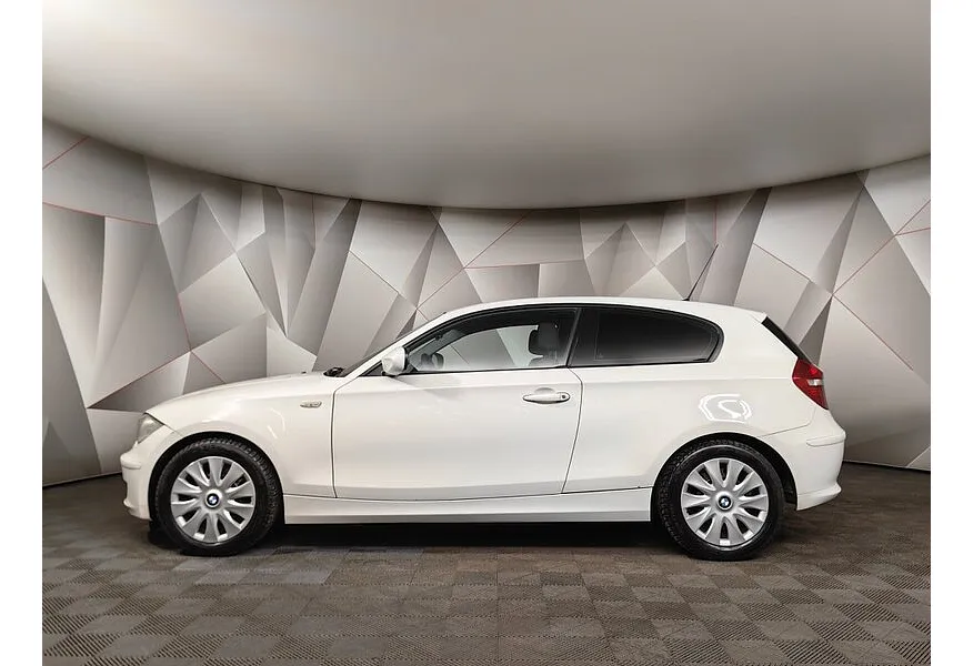 BMW 1 серия 116i AT (115 л.с.) Белый в АВИЛОН. Слайд №5
