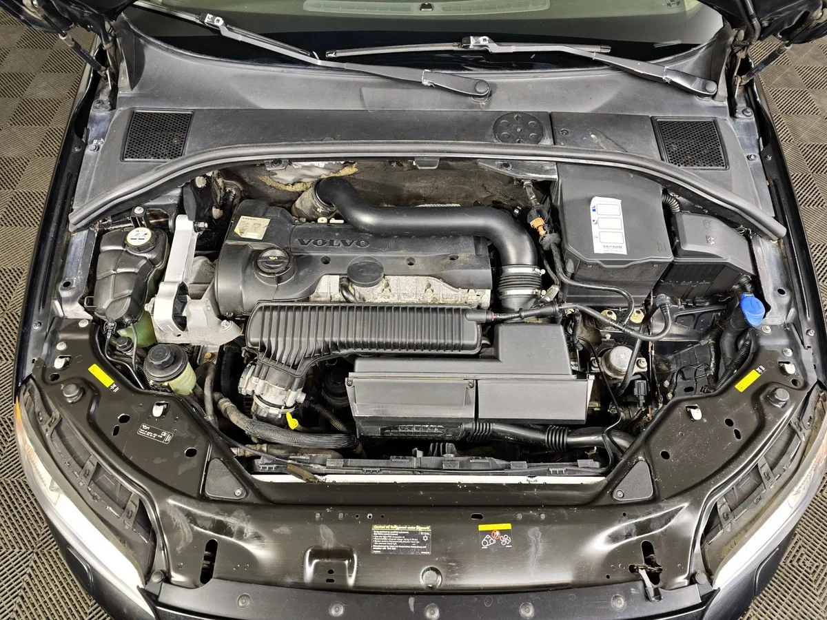 Volvo V70 2.5 T Geartronic (200 л.с.) Черный в АВИЛОН. Слайд №11