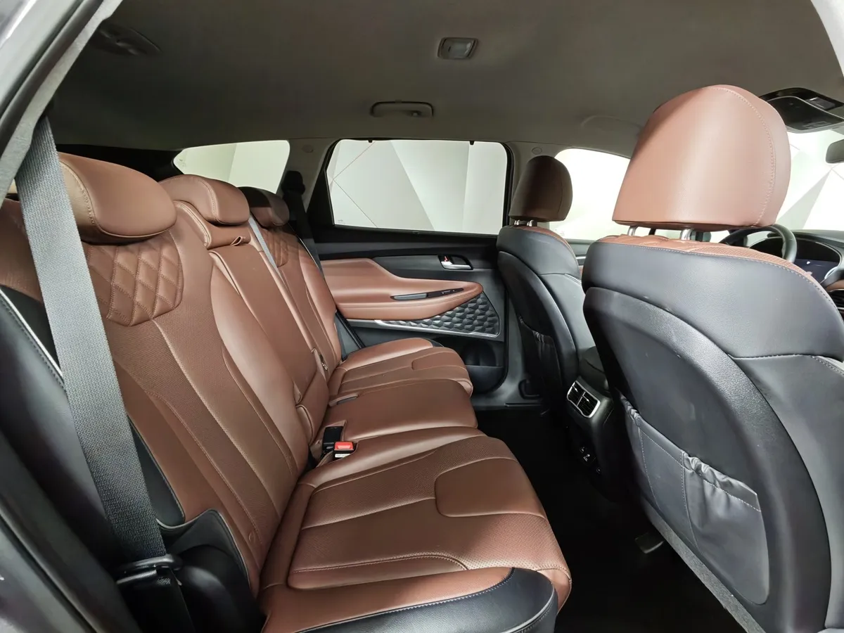 Hyundai Santa Fe 2.2 CRDi AWD 8AT (200 л.с.) High-Tech Серый в АВИЛОН. Слайд №16