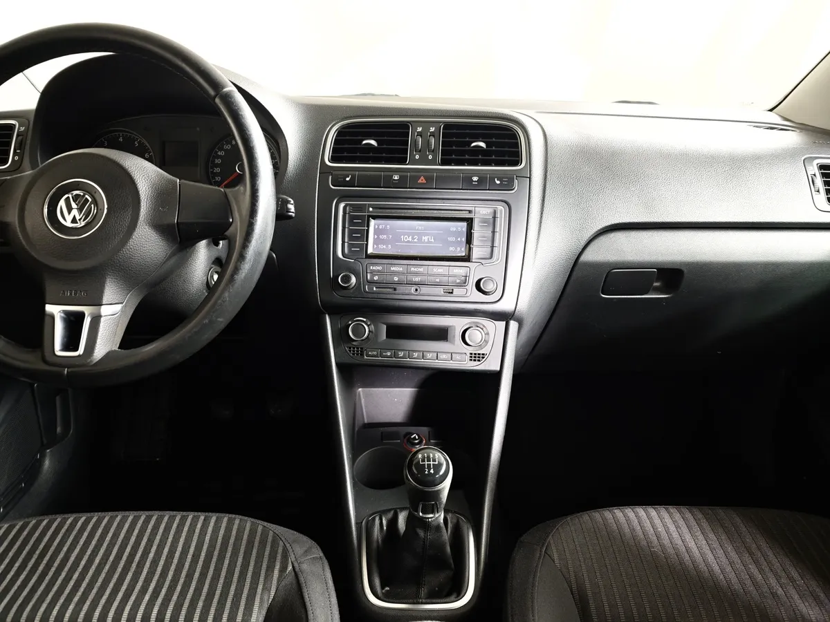 Volkswagen Polo 1.6 Tiptronic (105 л.с.) Comfortline Черный в АВИЛОН. Слайд №14