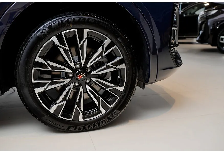 Hongqi HS5 2.0T AT 4WD (245 л.с.) Deluxe Коричневый в АВИЛОН. Слайд №12