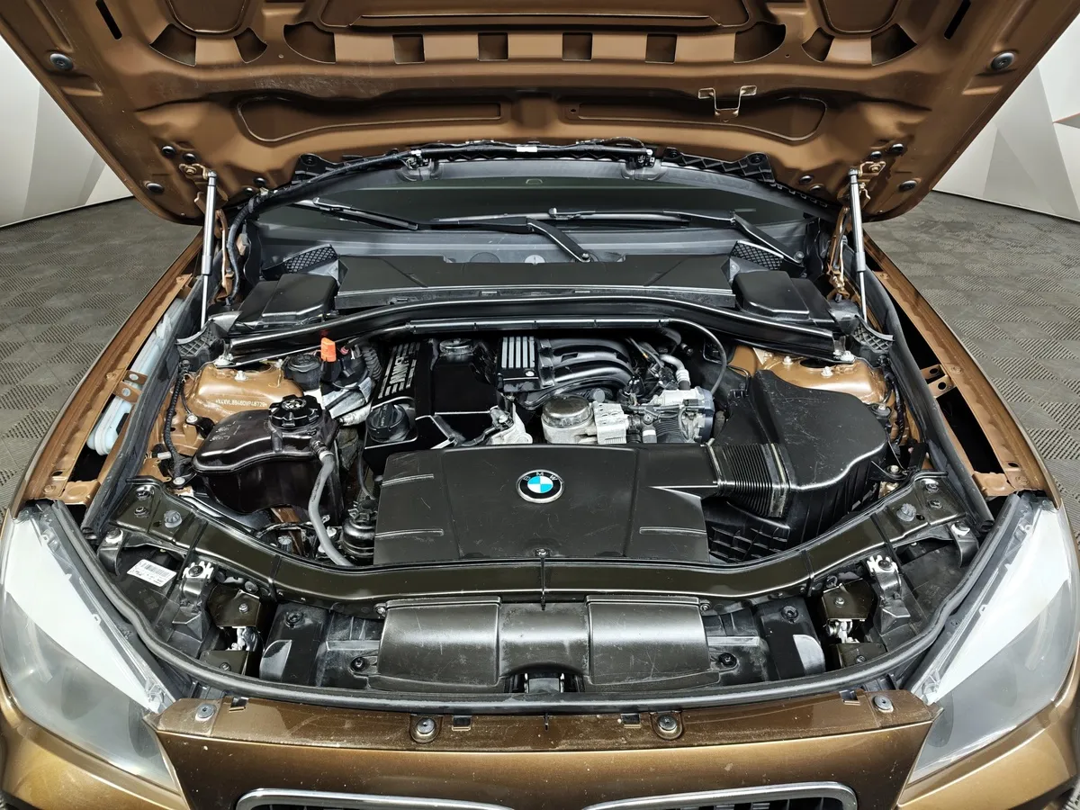 BMW X1 sDrive18i AT (150 л.с.) Base Локальная сборка Коричневый в АВИЛОН. Слайд №10