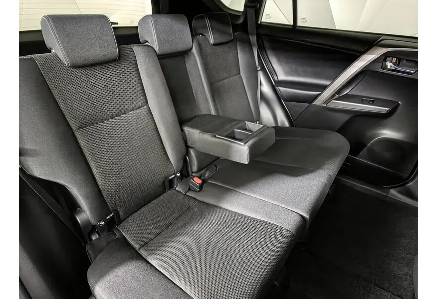 Toyota RAV4 2.5 AT 4WD (180 л.с.) Престиж Белый в АВИЛОН. Слайд №17