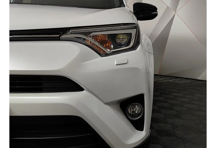 Toyota RAV4 2.5 AT 4WD (180 л.с.) Престиж Белый в АВИЛОН. Слайд №10