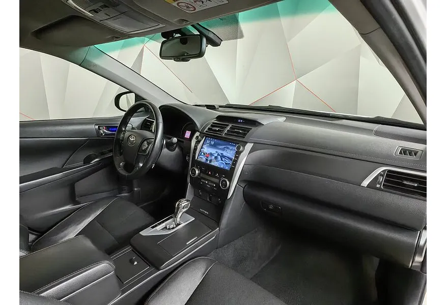 Toyota Camry 3.5 AT (249 л.с.) Белый в АВИЛОН. Слайд №13