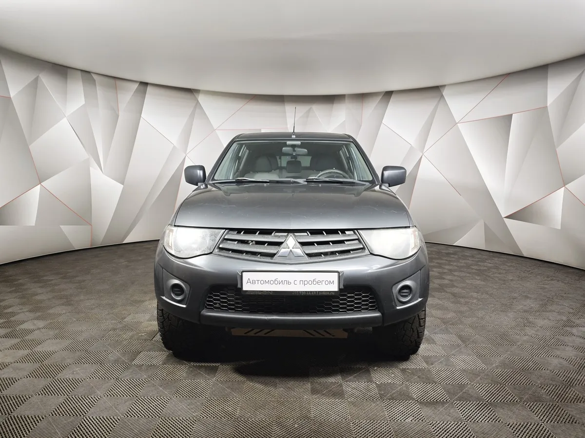 Mitsubishi L200 2.5 DI-D MT 4WD (136 л.с.) Серый в АВИЛОН. Слайд №7