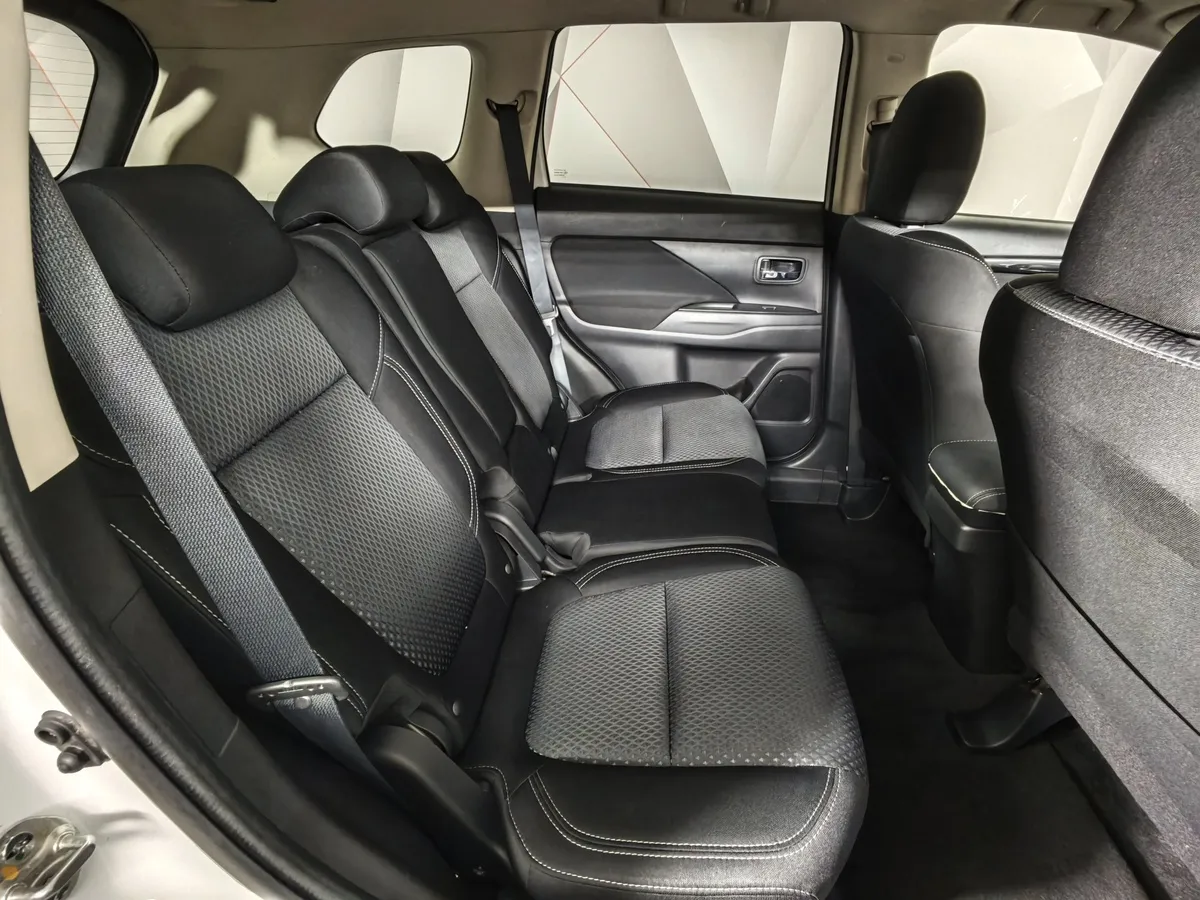 Mitsubishi Outlander 2.0 CVT (146 л.с.) Invite Белый в АВИЛОН. Слайд №16