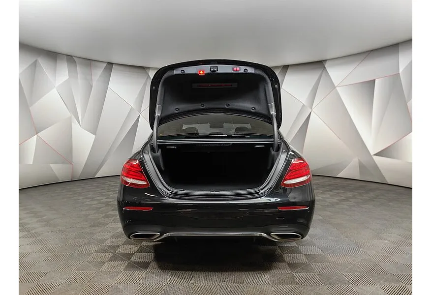 Mercedes-Benz E-Класс E 400 4MATIC 9G-TRONIC (333 л.с.) Черный в АВИЛОН. Слайд №12