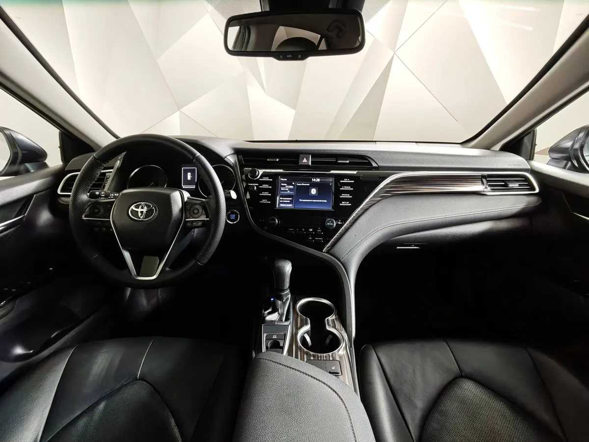 Toyota Camry 2.5 AT (181 л.с.) Черный в АВИЛОН. Слайд №14