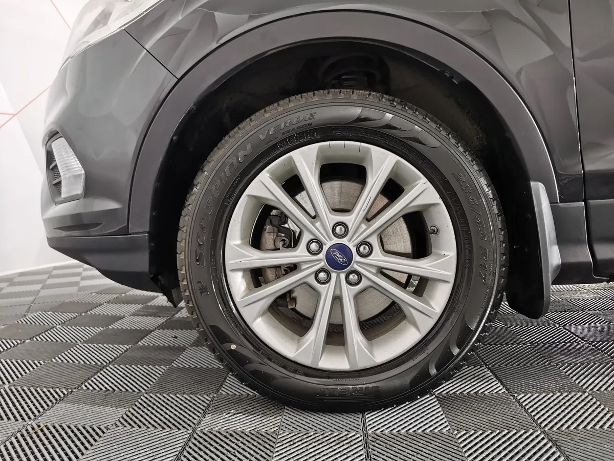 Ford Kuga 1.5 EcoBoost AT AWD (150 л.с.) Titanium Черный в АВИЛОН. Слайд №9