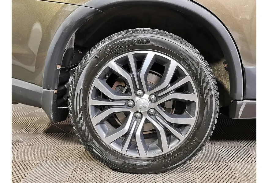 Mitsubishi Outlander 2.4 CVT 4WD (167 л.с.) Коричневый в АВИЛОН. Слайд №9