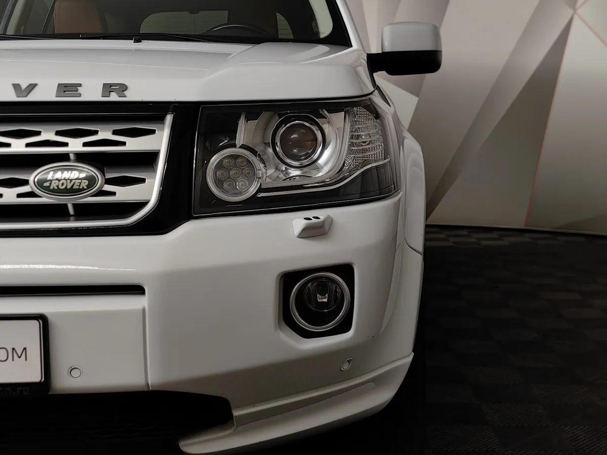 Land Rover Freelander 2.0 Si4 AT 4WD (240 л.с.) HSE Белый в АВИЛОН. Слайд №10