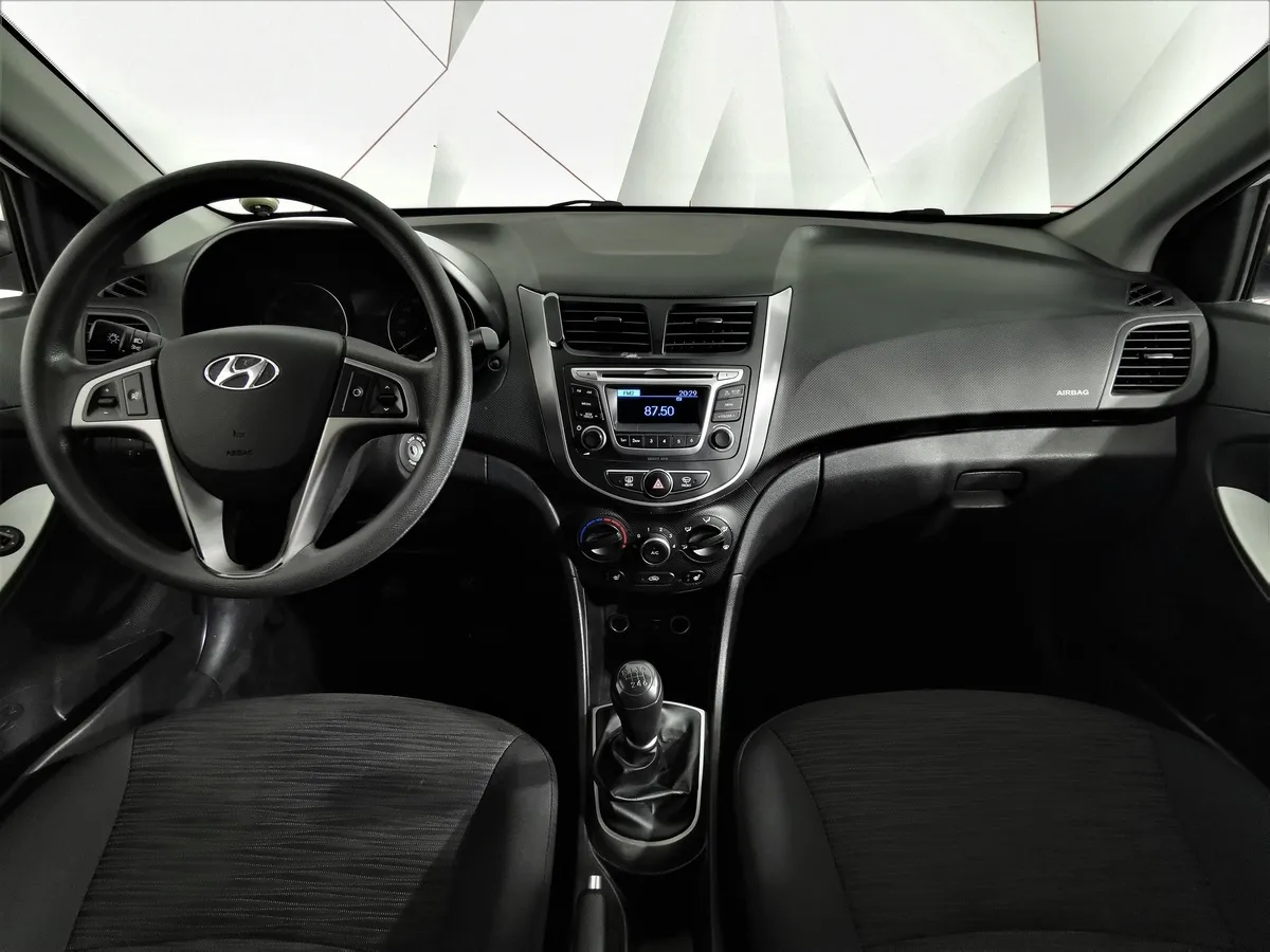 Hyundai Solaris 1.6 MT (123 л.с.) Белый в АВИЛОН. Слайд №13