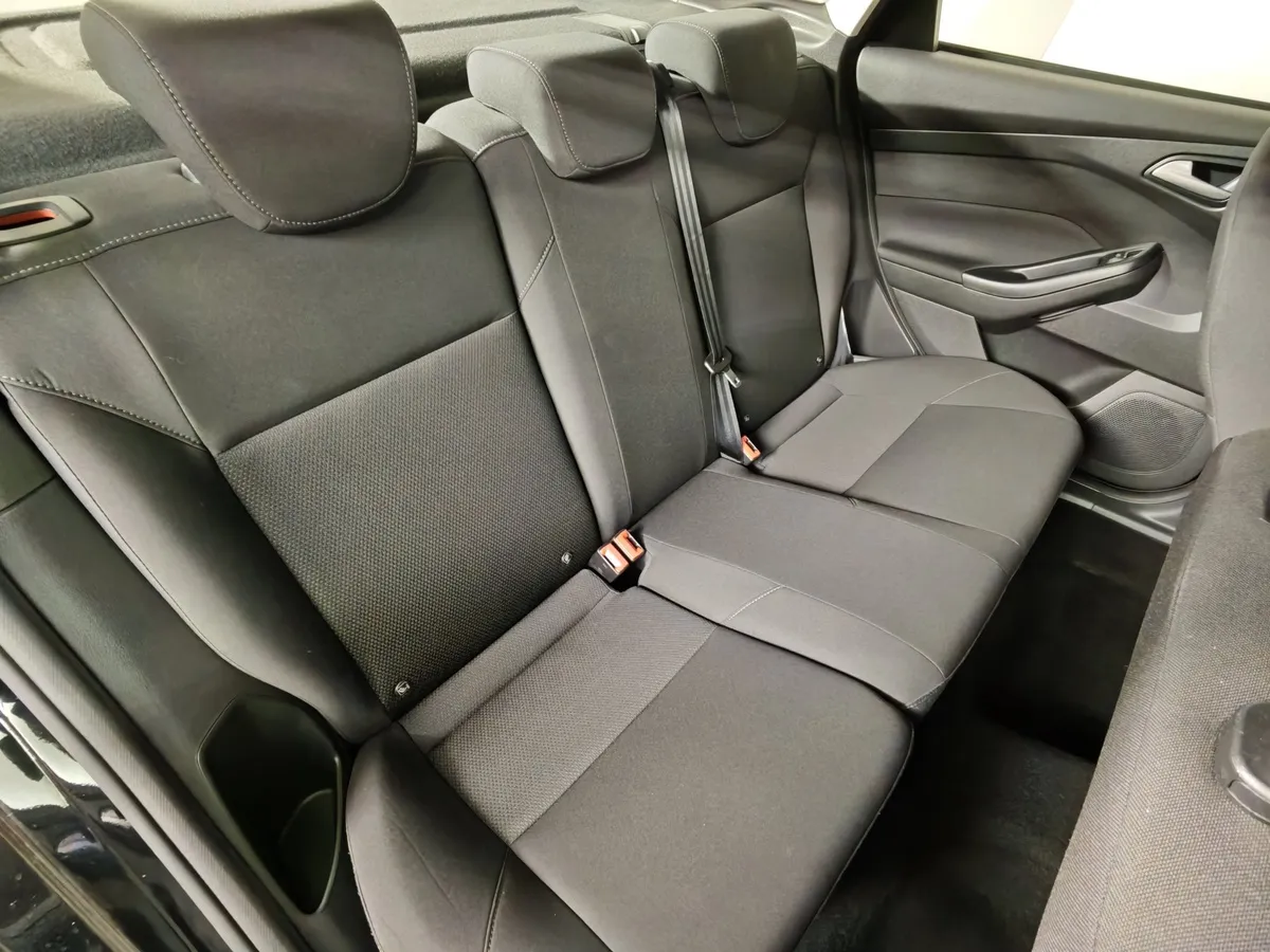 Ford Focus 1.6 Ti-VCT PowerShift (125 л.с.) Trend Черный в АВИЛОН. Слайд №17