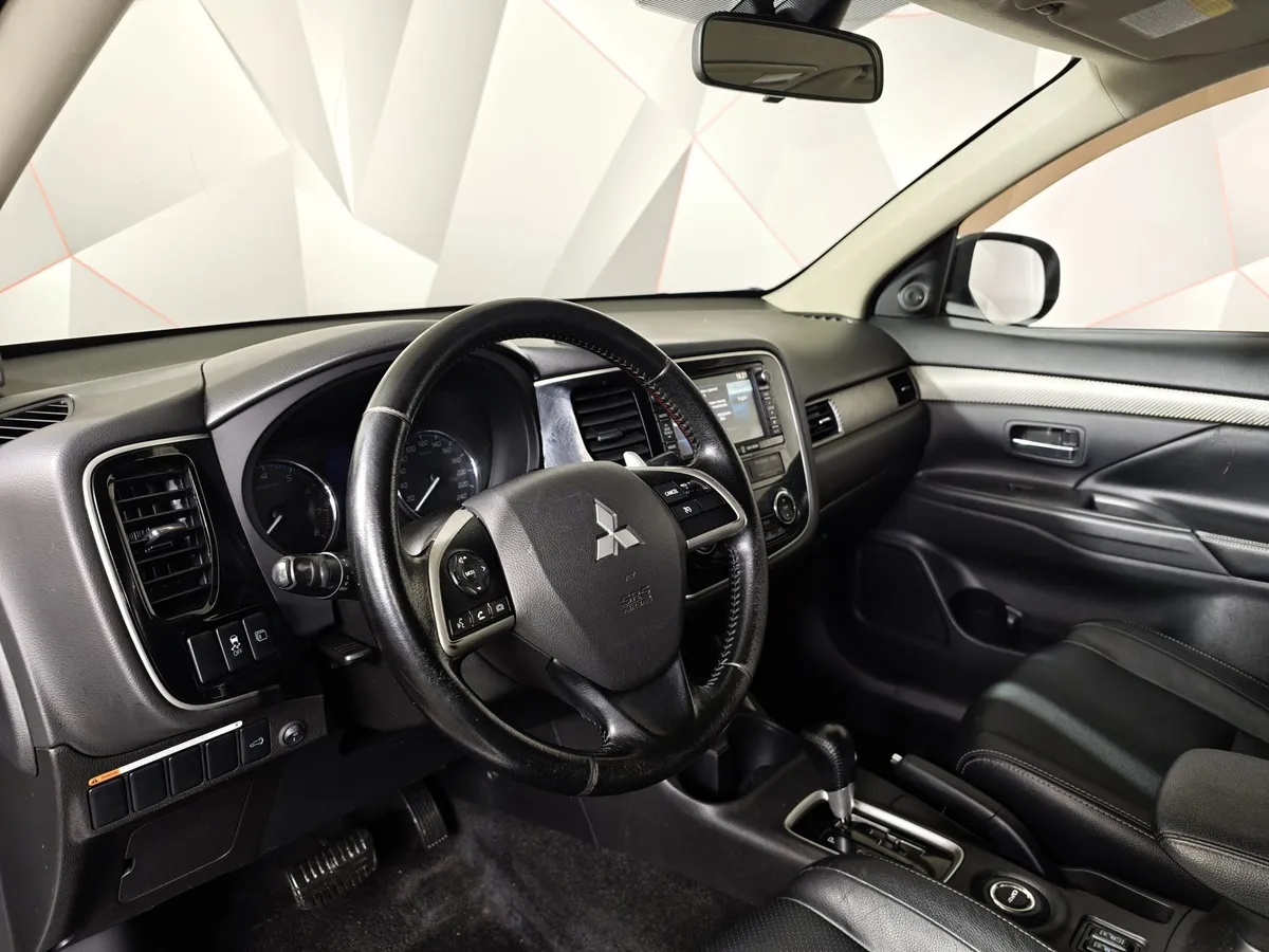 Mitsubishi Outlander 2.4 MIVEC CVT 4WD (167 л.с.) Ultimate Plus Серебристый в АВИЛОН. Слайд №19