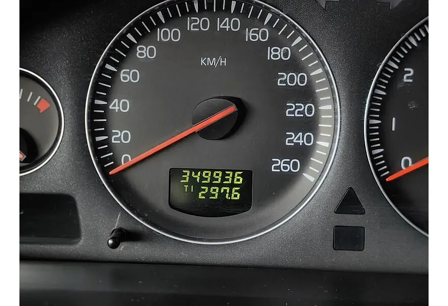 Volvo XC90 2.5 T5 Geartronic AWD (5 мест) (210 л.с.) Синий в АВИЛОН. Слайд №17