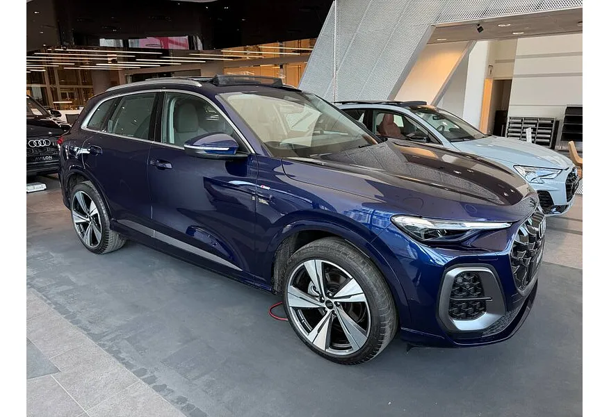 Audi Q5 2.0 TFSI S tronic quattro (204 л.с.) Синий в АВИЛОН. Слайд №2