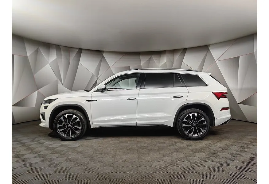 Skoda Kodiaq 2.0 TSI DSG 4WD (220 л.с.) Белый в АВИЛОН. Слайд №5
