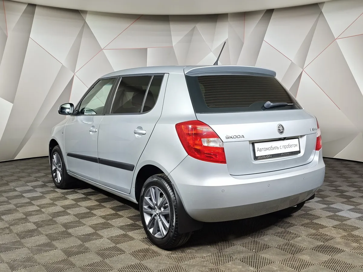 Skoda Fabia 1.6 AT (105 л.с.) Серебристый в АВИЛОН. Слайд №4