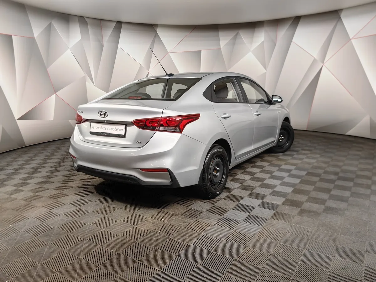 Hyundai Solaris 1.6 AT (123 л.с.) Active Plus Серебристый в АВИЛОН. Слайд №2