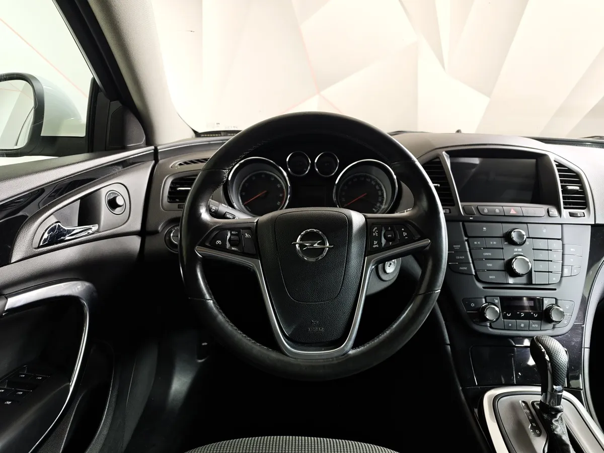 Opel Insignia 2.0 Turbo AT (220 л.с.) Белый в АВИЛОН. Слайд №19