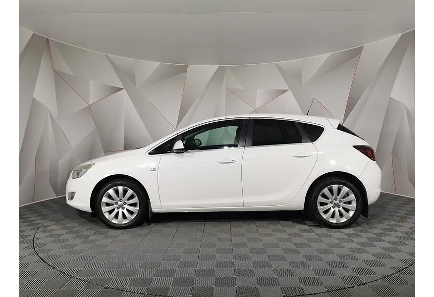 Opel Astra 1.6 AT (115 л.с.) Белый в АВИЛОН. Слайд №5