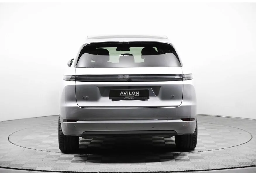 Li Auto L7 1.5 AT 4WD (449 л.с.) Ultra Серебристый в АВИЛОН. Слайд №4