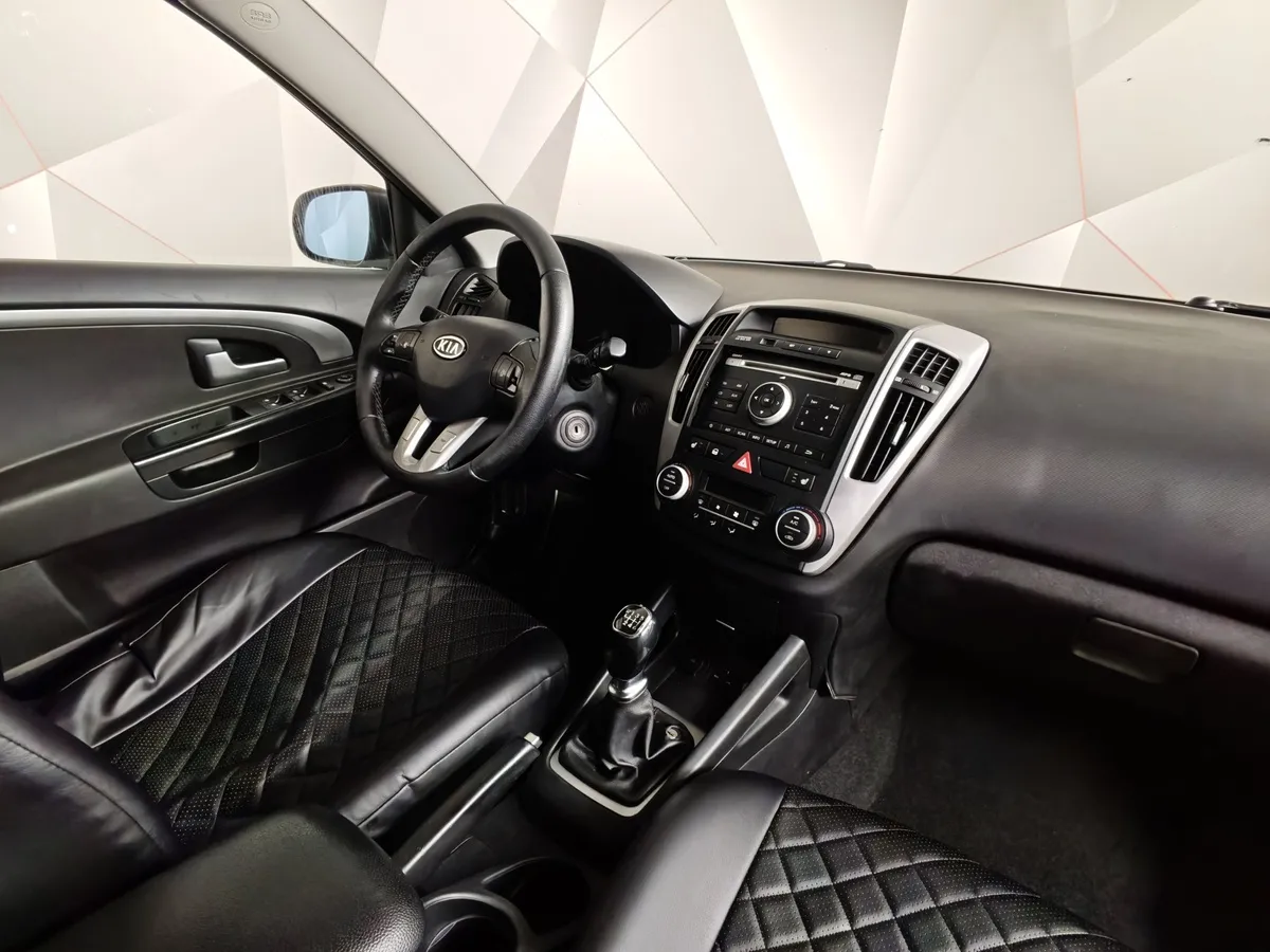 Kia Ceed 1.6 MT (126 л.с.) Comfort Черный в АВИЛОН. Слайд №11