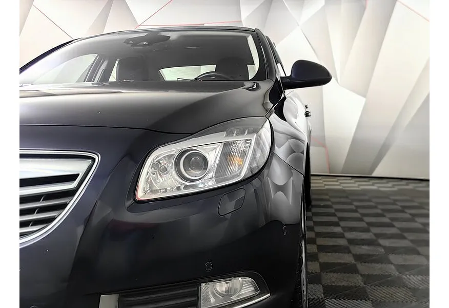 Opel Insignia 2.0 Turbo AT (220 л.с.) Фиолетовый в АВИЛОН. Слайд №10