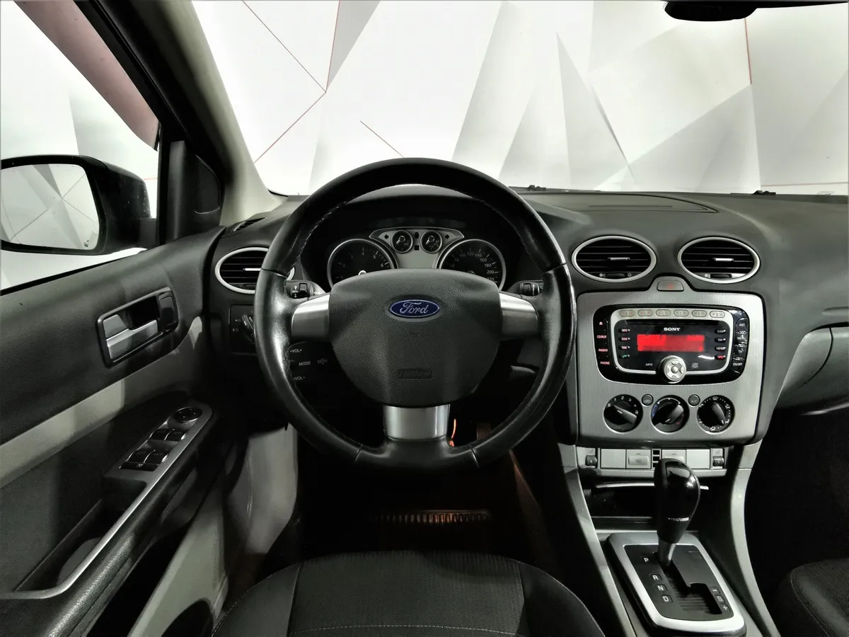 Ford Focus 2.0 AT (145 л.с.) Ghia Черный в АВИЛОН. Слайд №19