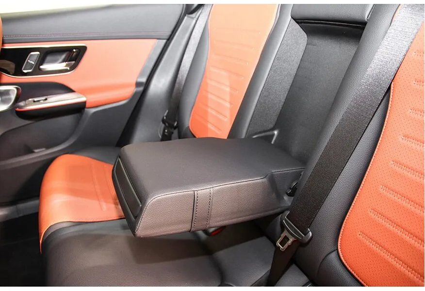 Mercedes-Benz GLC 300 4MATIC 9G-TRONIC (258 л.с.) Серый в АВИЛОН. Слайд №17