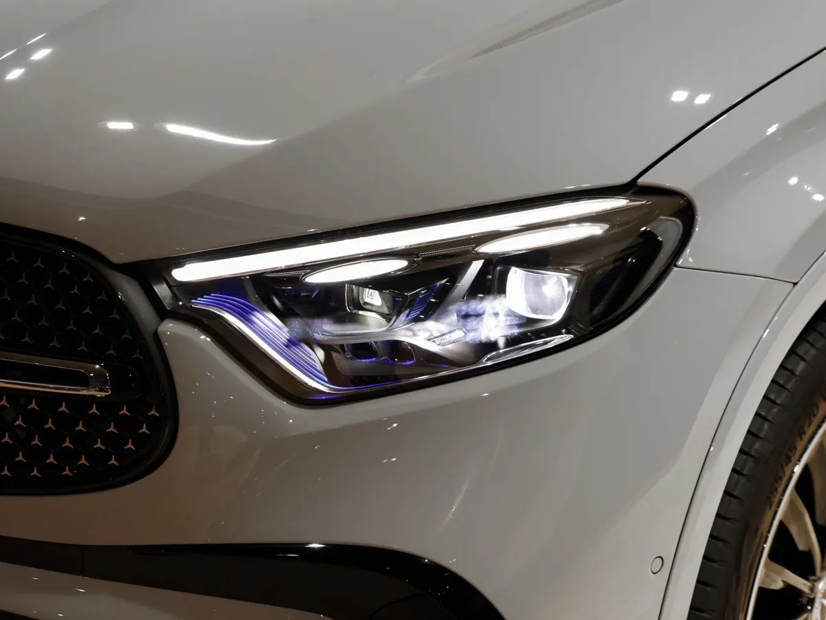Mercedes-Benz GLC 300 4MATIC 9G-TRONIC (258 л.с.) Серый в АВИЛОН. Слайд №16