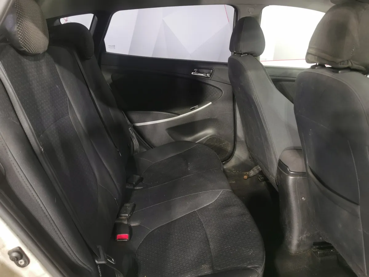 Hyundai Solaris 1.4 AT (107 л.с.) Active Бежевый в АВИЛОН. Слайд №15
