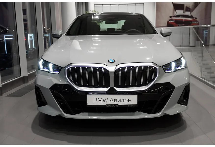 BMW 5 серия 530i xDrive AT (252 л.с.) Серый в АВИЛОН. Слайд №3