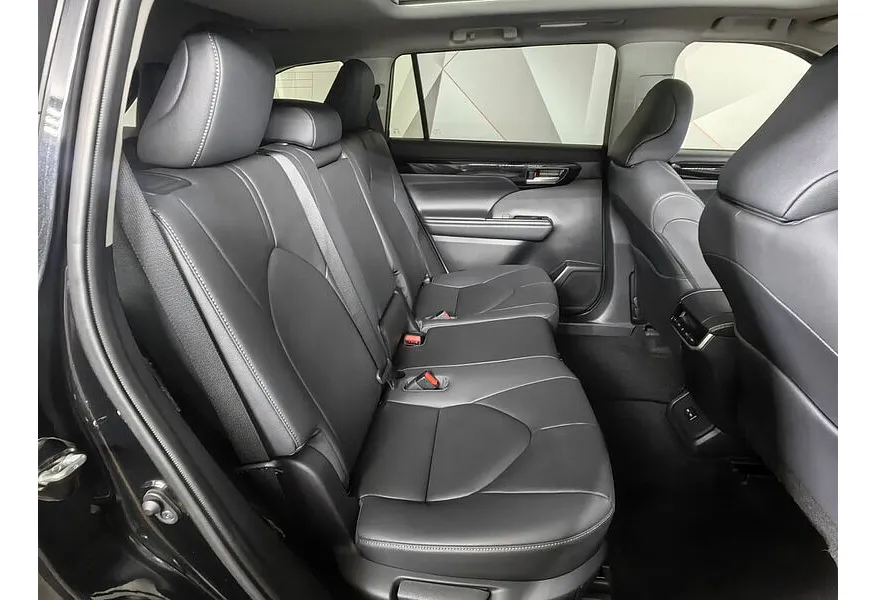 Toyota Highlander 2.0T AT 4WD (248 л.с.) 7 мест Престиж Черный в АВИЛОН. Слайд №16