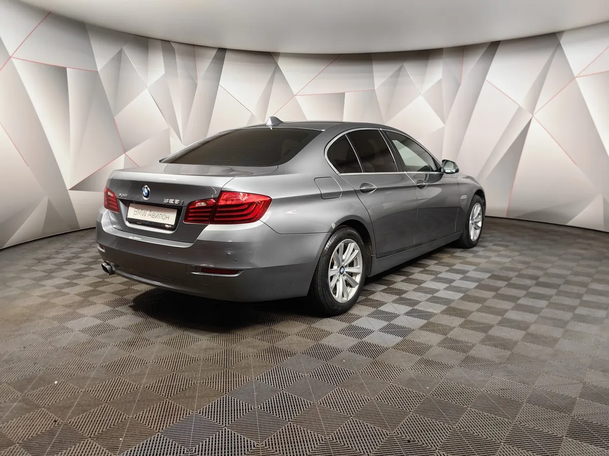 BMW 5 серия 528i xDrive Steptronic (245 л.с.) Серый в АВИЛОН. Слайд №2